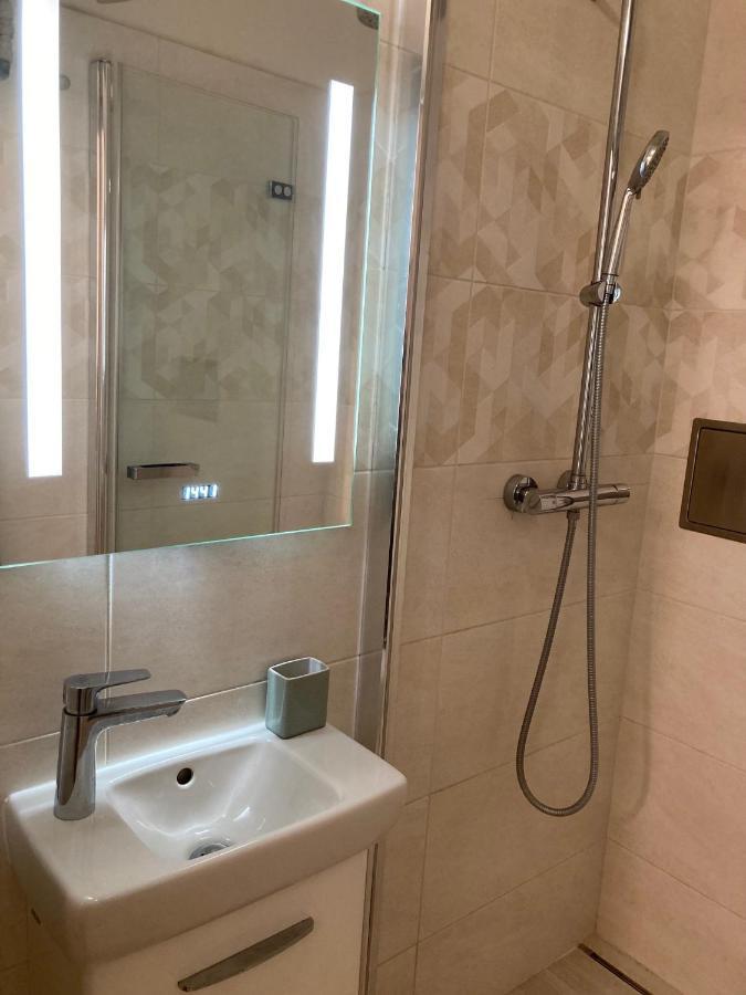 Apartment Jana Masaryka Praga Esterno foto