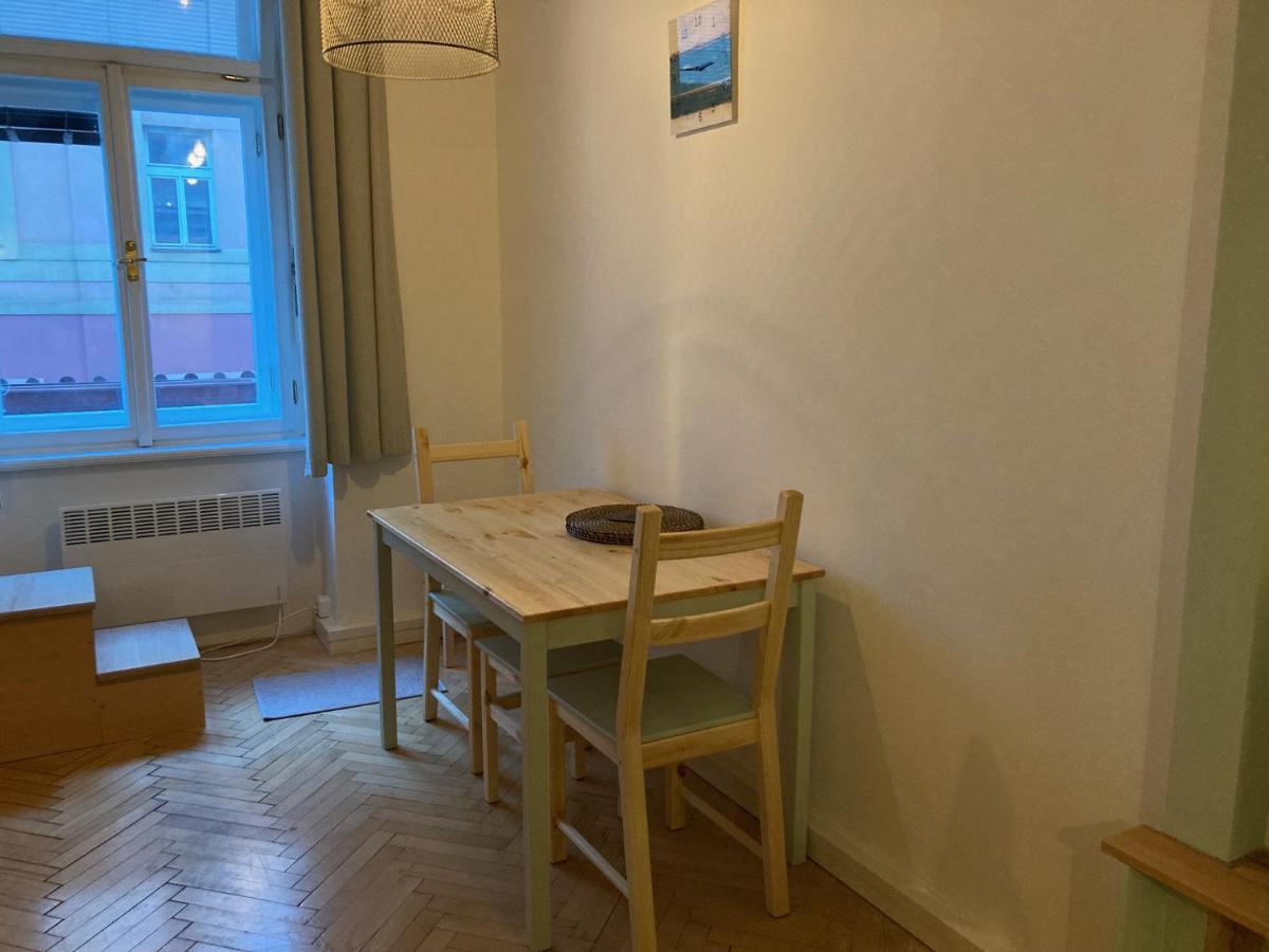Apartment Jana Masaryka Praga Esterno foto
